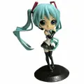 Фигурка Q Posket Hatsune Miku V4X 4983164189124 выполнена в виде виртуальной японской певицы