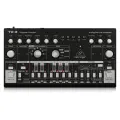 Аналоговый синтезатор басовой линии серии Behringer TD-3 с 16-ступенчатым секвенсором VCO, VCF, эффектами искажения и 16-голосовой поли-цепочкой, TD-3-BK