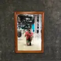 Интерьерное зеркало DOMKORLEONE в деревянной раме из красного дерева (mahogany wood), цвет орех NAA (светло-коричневый)