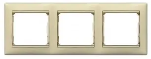 Рамка Legrand Valena Classic 3 поста 5шт электроустановочная универсальная горизонтальный монтаж для выключателей для розеток слоновая кость 774353