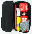 Набор автомобилиста Премиум, с огнетушителем, аптечкой и жилетом в сумке.