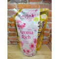 Lion Soflan Aroma Rich Sakura 305 Кондиционер для белья с натуральными ароматическими маслами 950 мл в мягкой упаковке