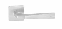 Ручка дверная межкомнатная на квадратной розетке RENZ Валерио, супер сатин хром