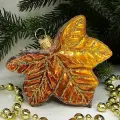 Irena-Co елочная игрушка, стекло Кленовый листок (6,5х8х2,5см)