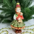 Стеклянная ёлочная игрушка Irena-Co Девочка Мэри эмаль (12х6,5х6см)