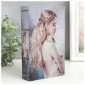 Сейф-книга дерево кожзам Девушка-нежность 21х13х5 см